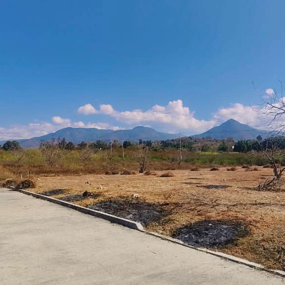 Residential land lots for sale in San Agustín Etla private property with mountain views, utilities available, and paved road hydraulic cement