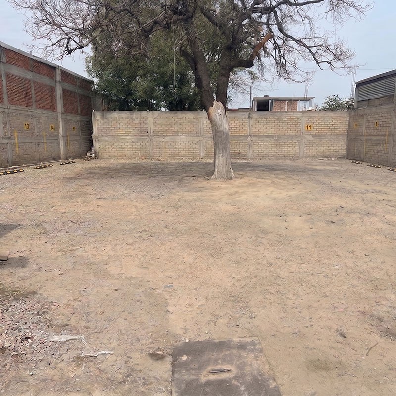 Large walled commercial lot for rent in central Oaxaca City with open yard and storefronts